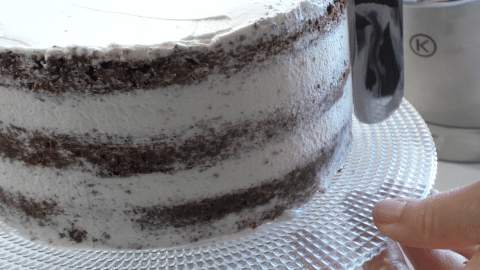 Rivestire una torta con panna montata